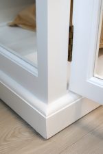 Marseille Vitrineskap Hvit – 8 dører – 220 × 195 cm | Chic Antique - Bilde 10